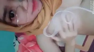 Ukhti Hijab Kacamata Tobrut Memek Basah Gila